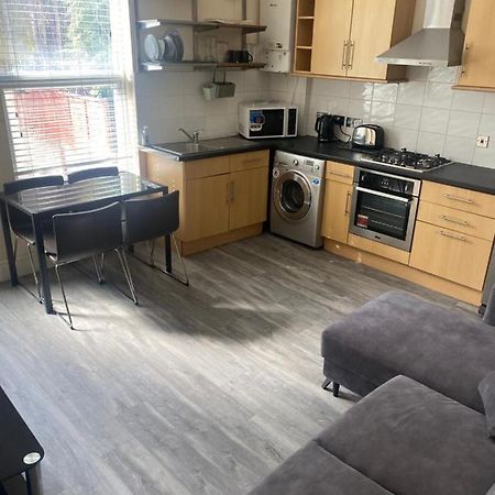 Spacious 4 Bedroom House Near Stokes Croft!! Central!!! Bristol Dış mekan fotoğraf
